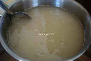Ciocolata de casa cu fulgi din orez brun