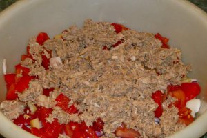 Salata de paste cu ton si porumb