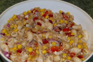 Salata de paste cu ton si porumb