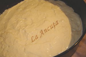 Tort cu piersici si piscoturi