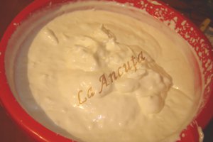 Tort cu piersici si piscoturi