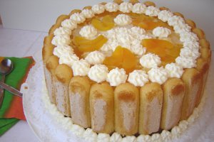 Tort cu piersici si piscoturi