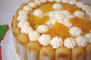 Tort cu piersici si piscoturi