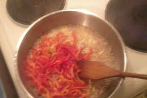 Pastai cu aripioare de pui la tigaie