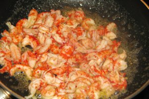 Mic dejun fancy: omleta cu carne de rac si rucola