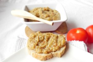 Salata de vinete cu rosii si usturoi