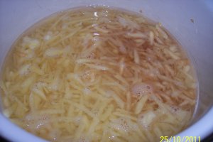 Sos de gutui cu pulpe de pui