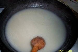 Sos de gutui cu pulpe de pui