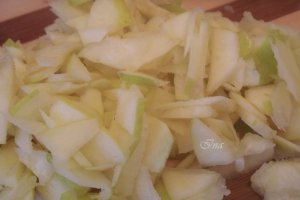 Dulceata de gutui cu miez de nuca si  lamaie confiata