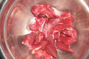 Carne de vanat (caprioara , cerb )cu sos si dovlecei prajiti