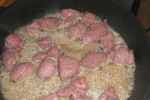Carne de vanat (caprioara , cerb )cu sos si dovlecei prajiti