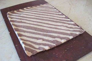 Tort cu 5 creme si blat dungat