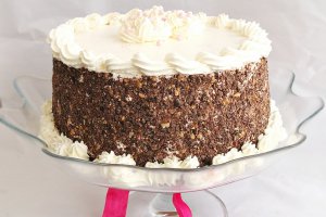 Tort cu frisca si caramel
