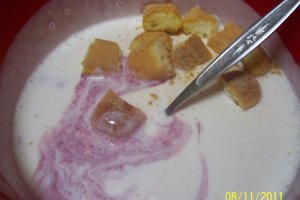 Tort cu visine si iaurt