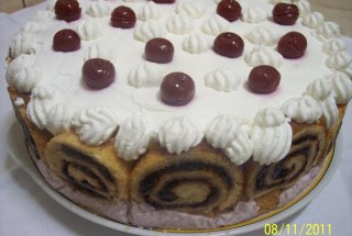 Tort cu visine si iaurt