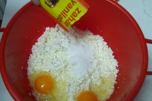 Reteta de preparare a papanasilor cu frisca si finetti