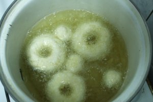 Reteta de preparare a papanasilor cu frisca si finetti