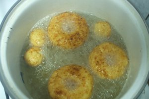 Reteta de preparare a papanasilor cu frisca si finetti