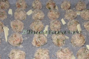 Chiftelute de curcan cu parmezan la cuptor