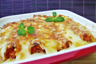Cannelloni cu carne de pui, reteta delicioasa si aromata, pe placul tuturor