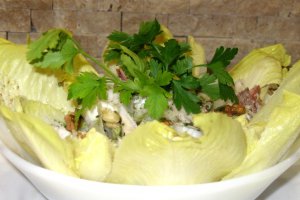 Salata de andive cu macrou afumat si nuci