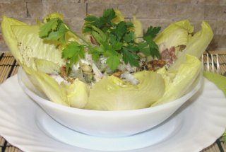 Salata de andive cu macrou afumat si nuci