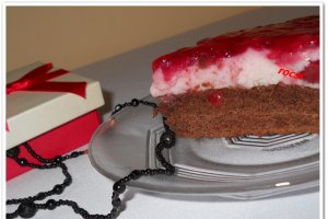 Tarta cu crema de iaurt si visine