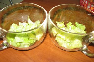 Salata in straturi colorate cu maioneza si iaurt