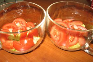 Salata in straturi colorate cu maioneza si iaurt