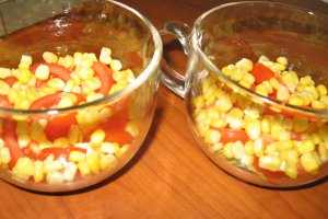 Salata in straturi colorate cu maioneza si iaurt