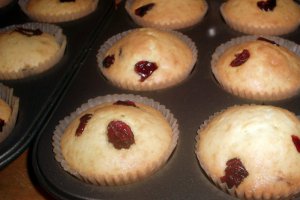 Cupcakes cu merisoare si crema de vanilie