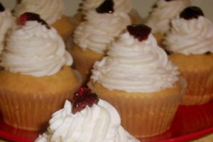 Cupcakes cu merisoare si crema de vanilie
