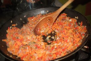 Pilaf cu cocos si jumari de pasare in vas de lut