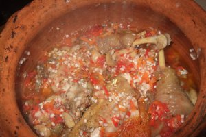 Pilaf cu cocos si jumari de pasare in vas de lut