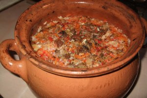 Pilaf cu cocos si jumari de pasare in vas de lut