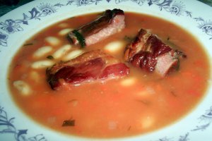 Ciorba de fasole cu costita