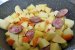 Mancarica de cartofi cu carnati, o reteta gustoasa si satioasa-2