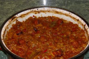 Varza dulce cu carnati si costita