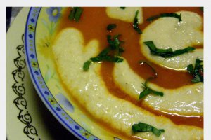 Supa de rosii cu sos tahini