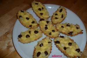Minitarte cu crema de patiserie si ananas