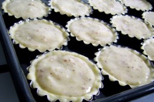 Tarte cu struguri si crema de migdale