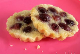 Tarte cu struguri si crema de migdale