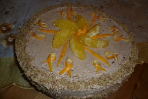 Tort de ciocolata cu nuca si aroma de portocale