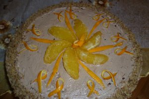 Tort de ciocolata cu nuca si aroma de portocale