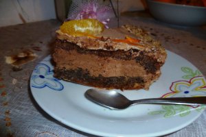 Tort de ciocolata cu nuca si aroma de portocale