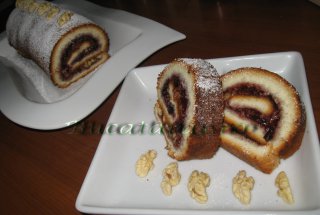 Rulada cu gem de prune si nuca