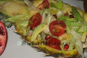 Salata cubaneza cu avocado si ananas