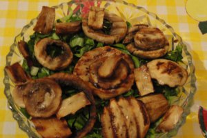 Salata verde cu ciuperci la gratar