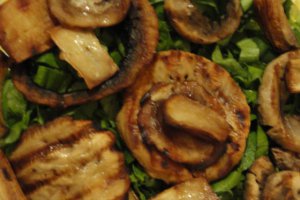 Salata verde cu ciuperci la gratar