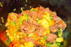 Tocanita de cartofi cu carne de vitel